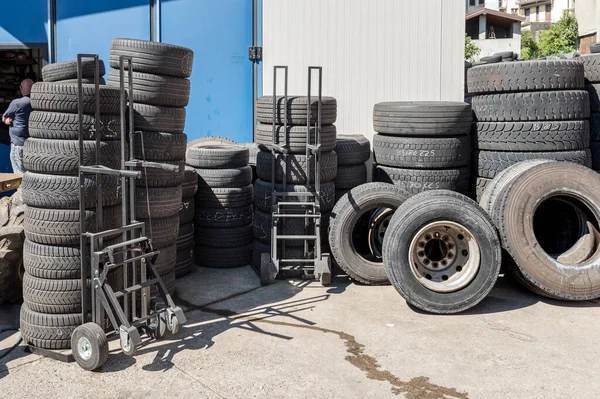 Varese Italy May 2016 Stack Used Tires Car Garage Installation — Stock Photo, Image