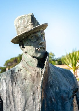 Torre del Lago Puccini, Tuscany, İtalya - 4 Temmuz 2019: Torre del Lago Puccini meydanında Giacomo Puccini heykeli, Luca, Toskana vilayetinde Viareggio 'nun bir kısmı
