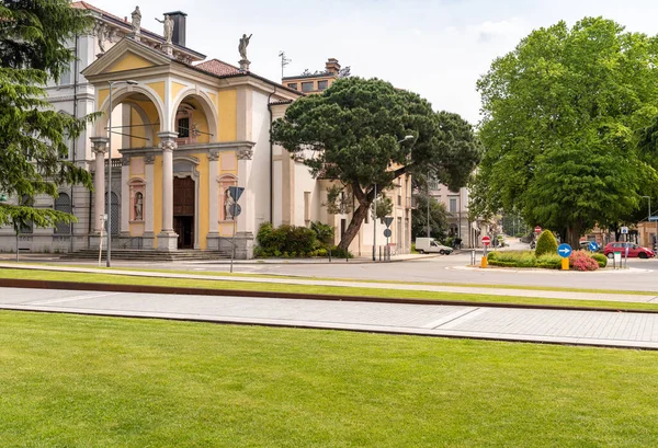 Calle Principal Centro Pequeña Ciudad Turística Luino Orilla Del Lago — Foto de Stock