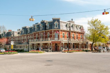 Niagara-on-the-Lake, Kanada - 25 Nisan 2012: Niagara-on-the-Lake, Kanada 'nın merkezindeki Galler Prensi' nin tarihi manzarası