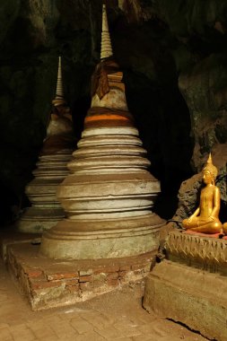 Buda resim ve iki Pagoda