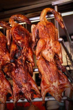 Asılı kızarmış ördek