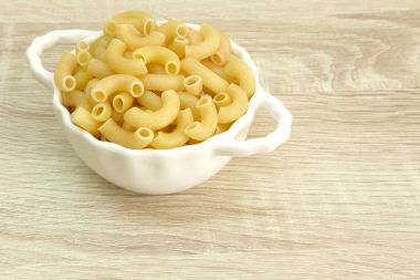 Bir kase kuru makarna