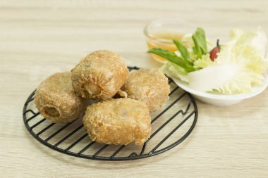 Izgarada kızartılmış Yengeç hamur tatlısı