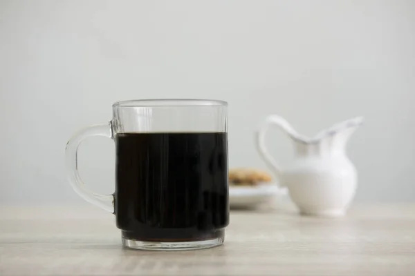 咖啡杯和牛奶罐 — 图库照片