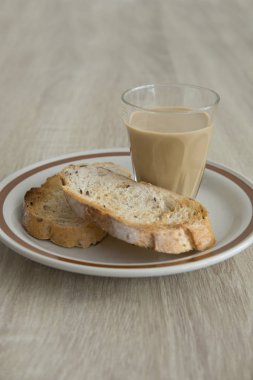 Süt kahve ile kaşarlı tost