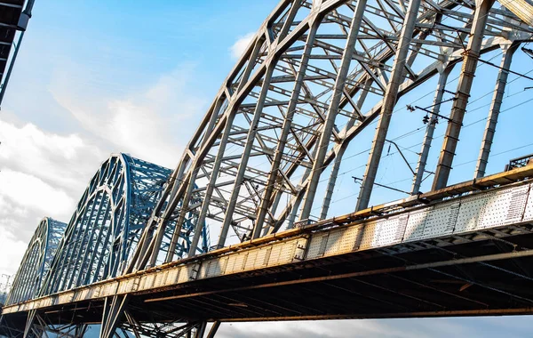 Grande Vecchio Ponte Acciaio Con Tre Archi Buona Giornata Sole — Foto Stock