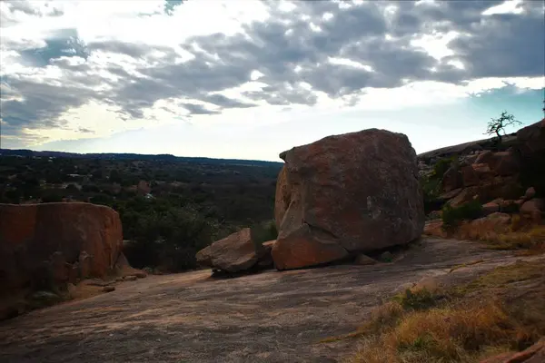 Großer Felsen Auf Der Spitze Des Verzauberten Felsens — Stockfoto