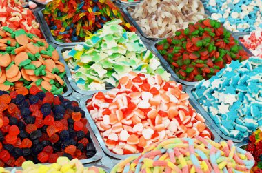 Üstünde belgili tanımlık sayaç deposundaki gummies