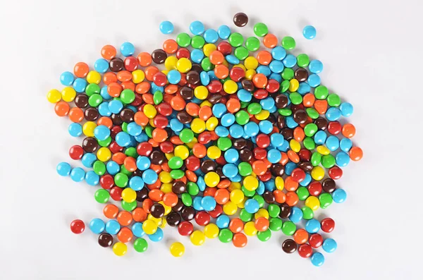 Крупним планом купа барвистих шоколадних цукерок — стокове фото