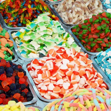 Üstünde belgili tanımlık sayaç deposundaki gummies