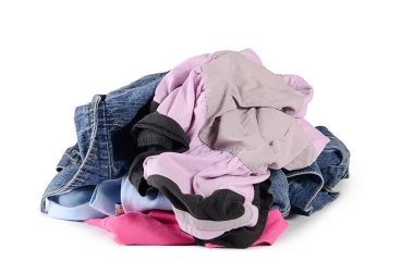 beyaz izole elbise yığını