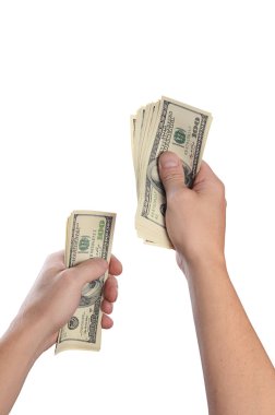 Beyaz arka plan üzerinde izole adam elinde dolar