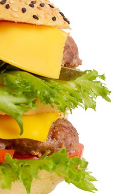 Pirzola ve beyaz zemin üzerine Peynirli hamburger