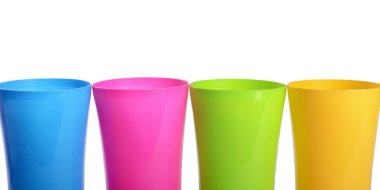 plastik bardak beyaz zemin üzerine izole