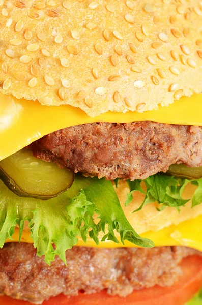 Hamburguesa con chuleta y queso sobre fondo blanco —  Fotos de Stock