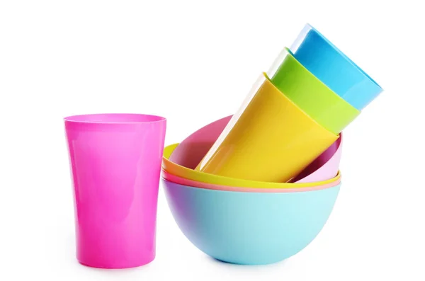 Coloridas tazas y platos de plástico — Foto de Stock