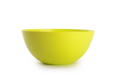 Beyaz izole plastik renkli tabaklar