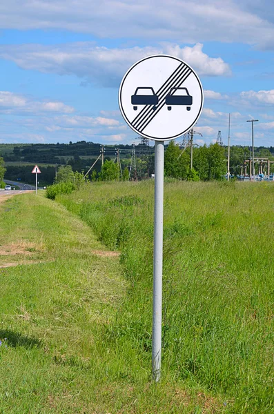 Einde van een zone van verbod op inhalen — Stockfoto