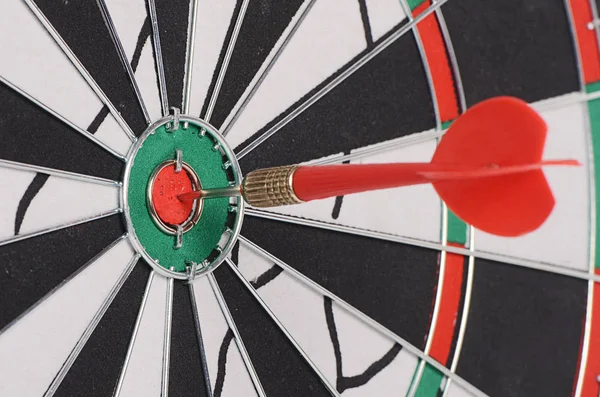 A dart on dartboard — Stock Photo, Image