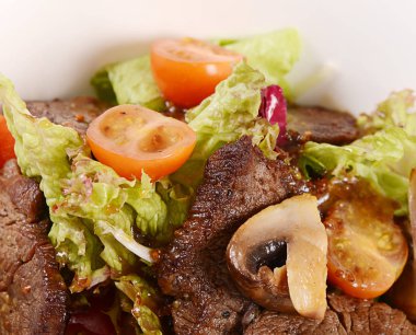 Sebzelerle ızgara kuzu