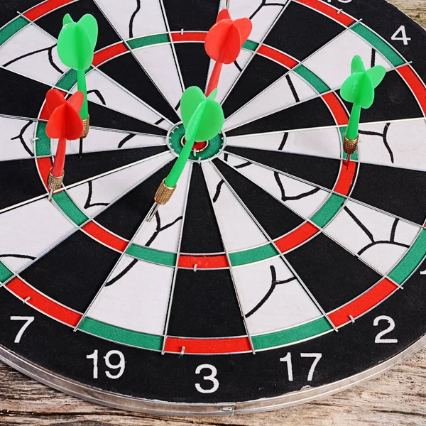 The darts on a wooden background — Stock Photo, Image