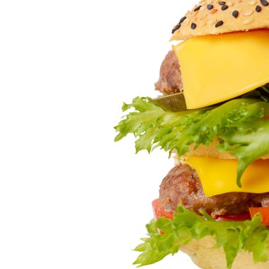 Pirzola ve beyaz zemin üzerine Peynirli hamburger