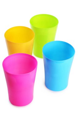 plastik bardak beyaz zemin üzerine izole