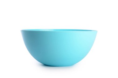 Beyaz izole plastik renkli tabaklar