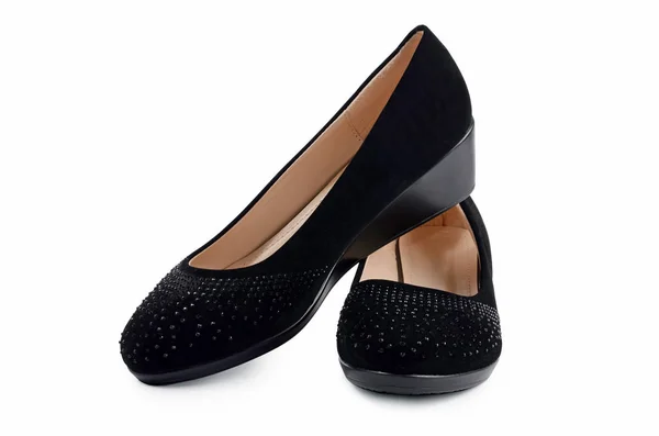 Sapatos pretos femininos isolados em branco — Fotografia de Stock