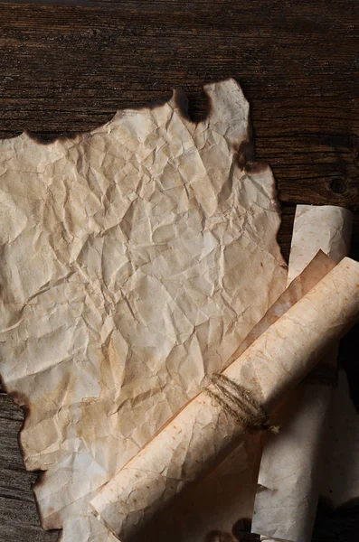 Papel viejo con los bordes quemados — Foto de Stock