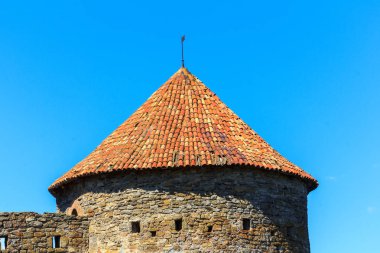 Kale kule ile döşenmiş çatı