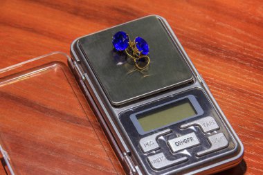 Dijital ölçeklerde küpe