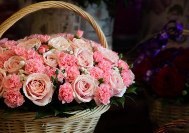 Çiçekli bir buket. Çiçek arkaplan. Yüzeysel derinlikte fotoğraf. Yumuşak tonlu renkler