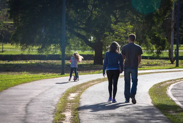 Caminho famlia com criana
