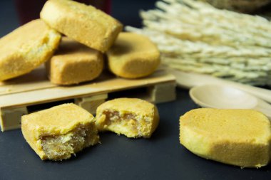 Ananaslı kek ya da ananaslı pasta.