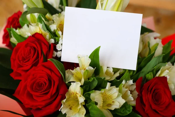 Schöner Strauß Verschiedener Blumen Mit Weißer Grußkarte Konzept Liebe Und — Stockfoto