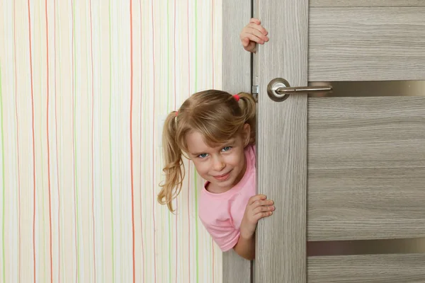 Kid Hiding Wooden Door Kids Room — Stock Photo, Image