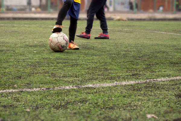 Voet Een Voetbal Voetbal Training Voor Kinderen — Stockfoto