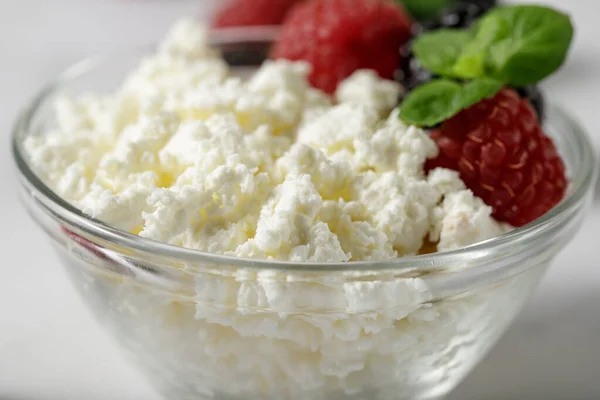 Fresh Cottage Cheese Berries Glass Bowl Closeup — Stock Photo, Image