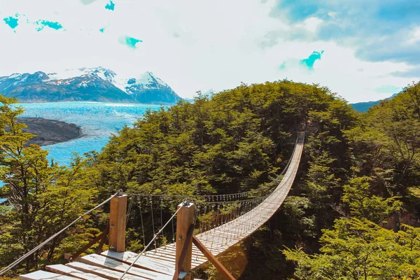 Visící mosty v Torres del Paine, Chile — Stock fotografie