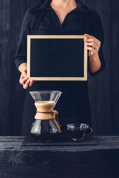 Profesyonel barista kahve alternatif metodu hazırlıyor. — Stok fotoğraf