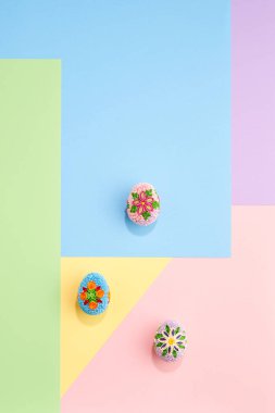 Paskalya yumurtaları renkli pastel tasarım grafik backgro hakkında kağıt