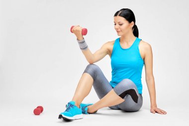 Halter salonunda fitness studi ile eğitim uygun kadın kadın