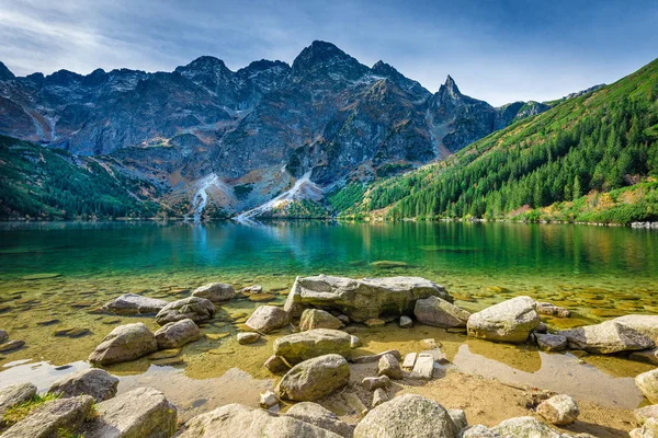 Πράσινο νερού λίμνης Morskie Oko, Όρη Τάτρα, Πολωνία — Φωτογραφία Αρχείου