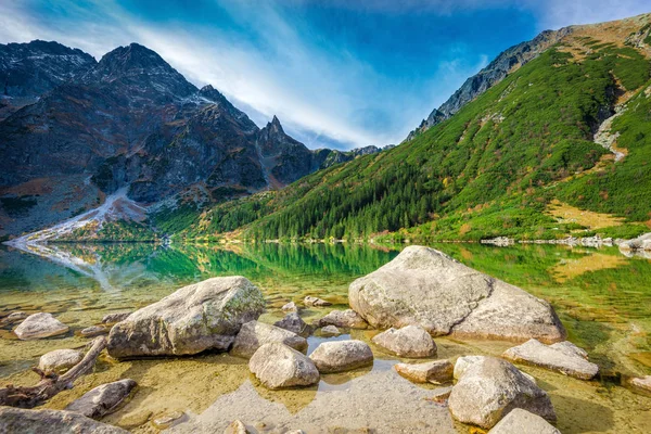 Lago de água verde Morskie Oko, Montanhas Tatra, Polônia — Fotografia de Stock