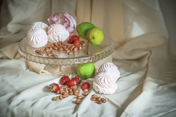 Marshmallows Nuts Glass Bowl — Stock Photo, Image