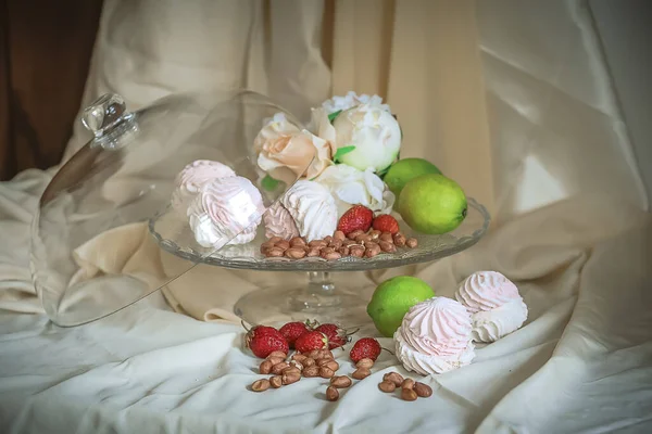 Marshmallows Nuts Glass Bowl — Stock Photo, Image