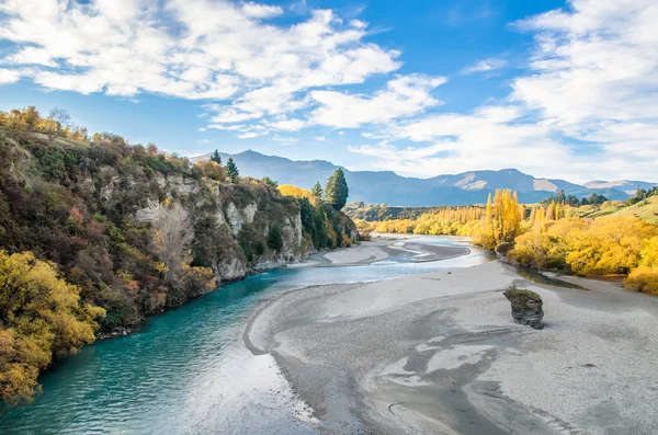 Piękny widok z mostu historyczne nad Shotover River w Arrowtown, Nowa Zelandia. — Zdjęcie stockowe