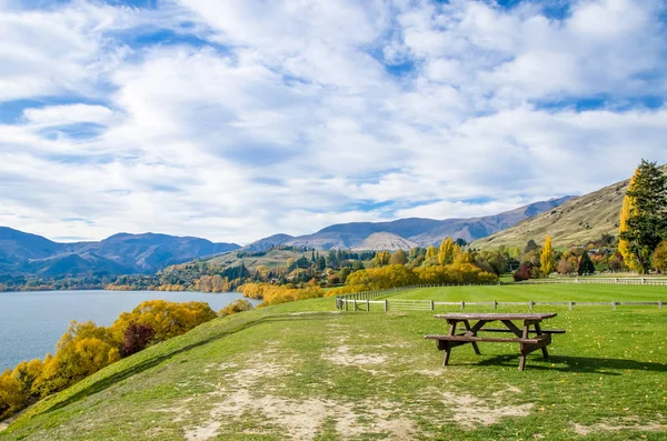 Lac Hayes situé dans le bassin de Wakatipu dans le centre d'Otago, île du Sud en Nouvelle-Zélande . — Photo